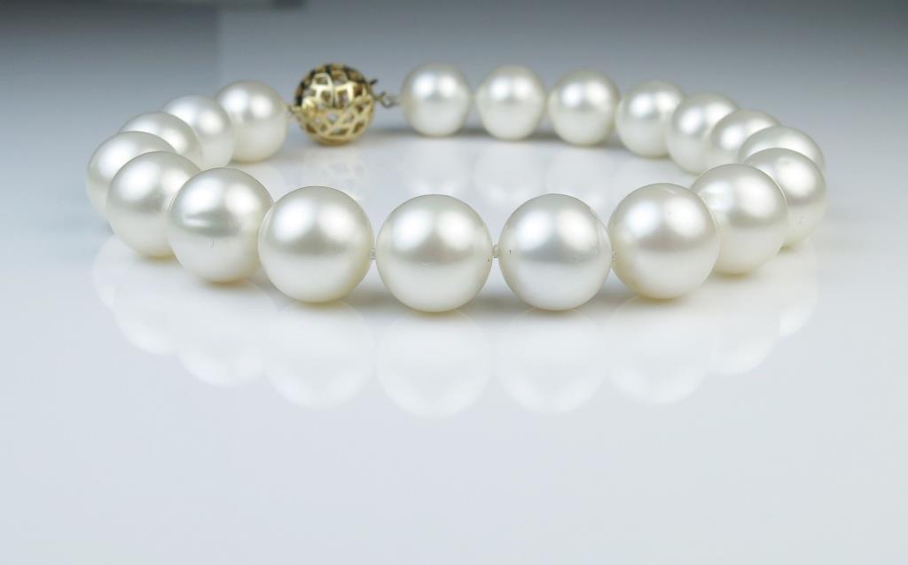 18CAI-21 SOUTH SEA PEARL BRACELET