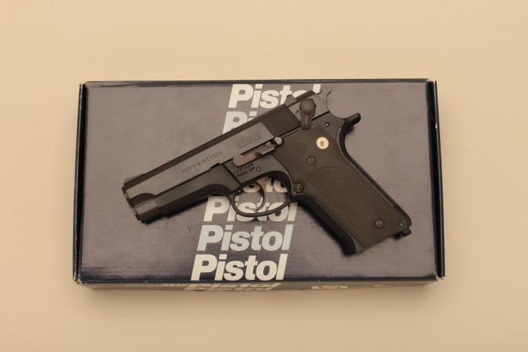 18JR-102 S&W  #5881368