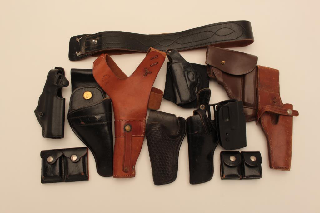 18KN-1 LOT OF LEATHER GEAR, HOLSTERS, BELTS, ETC.