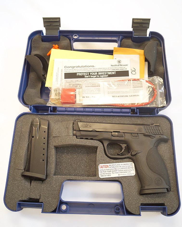 Smith & Wesson M&P .40 Caliber. Comes with original box, lock, manual, 2 extra grips, extra clip.