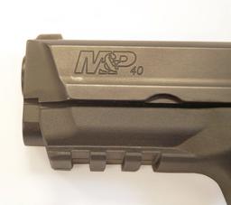 Smith & Wesson M&P .40 Caliber. Comes with original box, lock, manual, 2 extra grips, extra clip.