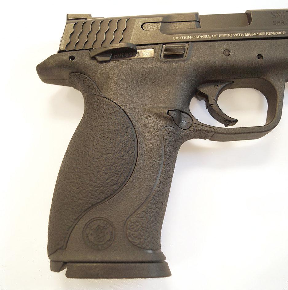 Smith & Wesson M&P .40 Caliber. Comes with original box, lock, manual, 2 extra grips, extra clip.