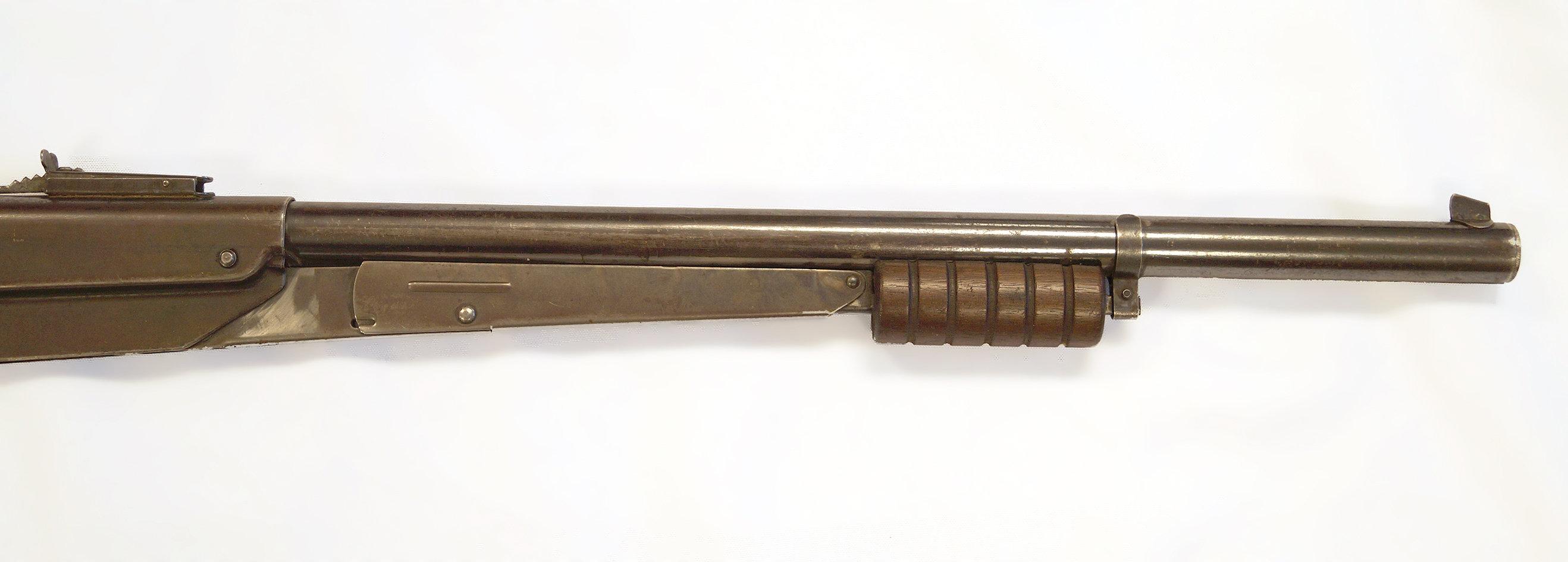 Daisy pump actionn BB Rifle with 4 tubes of Bbs.