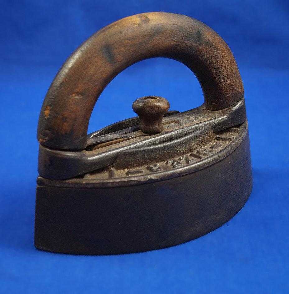 Sad iron detachable wooden handle, No. 50, size 3, Ht 5 1/4", 6 3/4" long