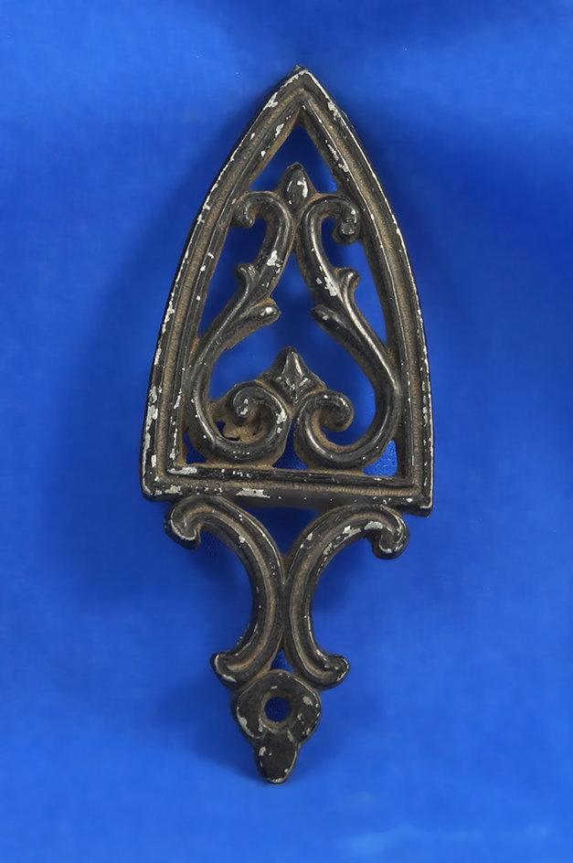 Trivet, low, 5 3/4" long