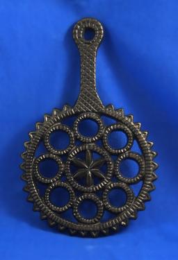 Round trivet, Wilton, 9" long