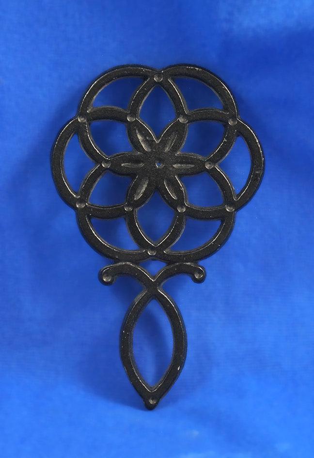 Small trivet, 5" long