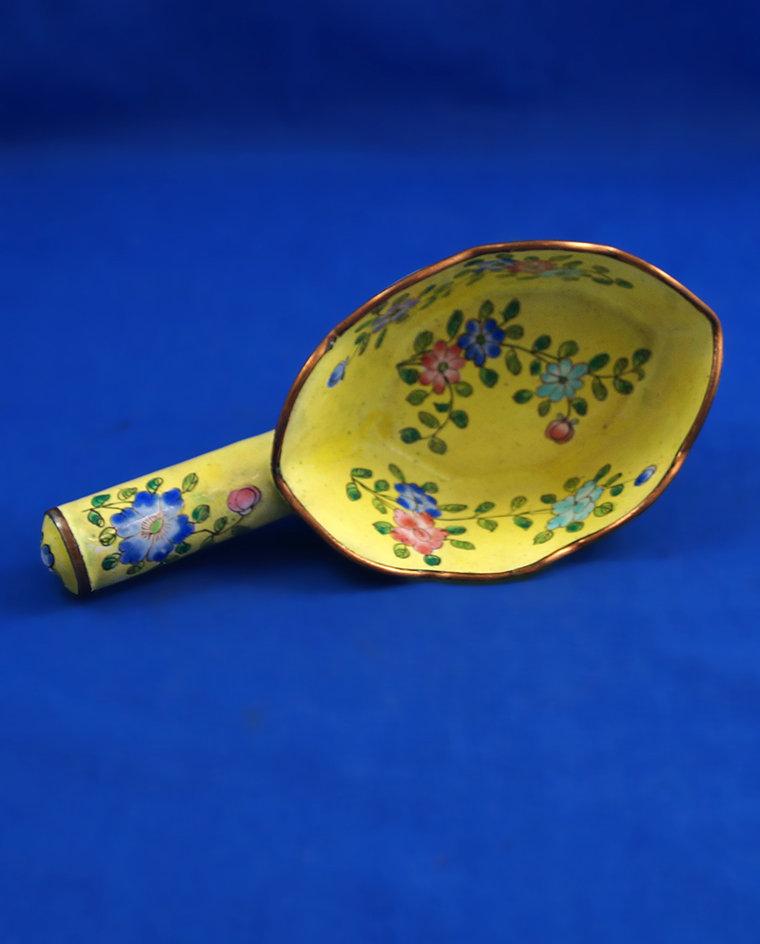 Oriental pan iron, very decorative painted design, Ht 1 3/4", 6 1/4" long