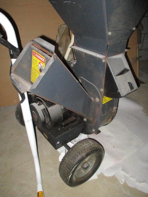Duerr #665 Commercial Duty Wood Chipper with Briggs&Stratton 5Hp Motor