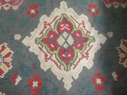 Woven Rug with Geometric Floral Design