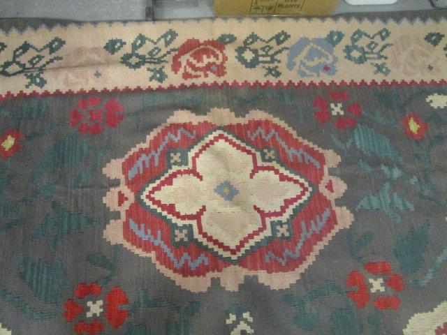 Woven Rug with Geometric Floral Design