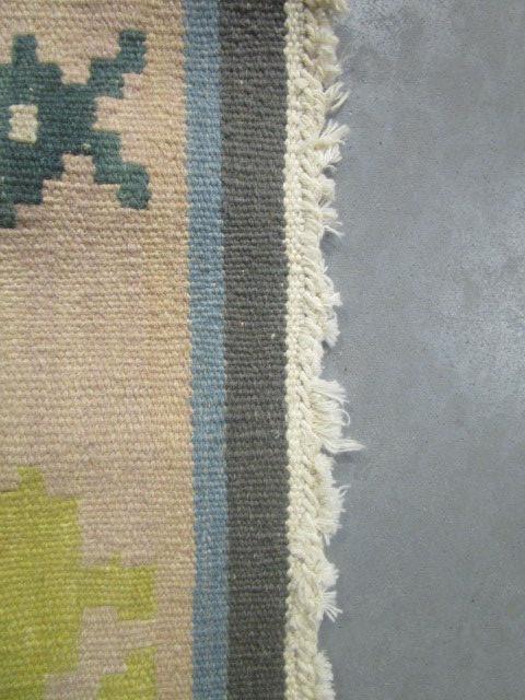 Woven Rug with Geometric Floral Design