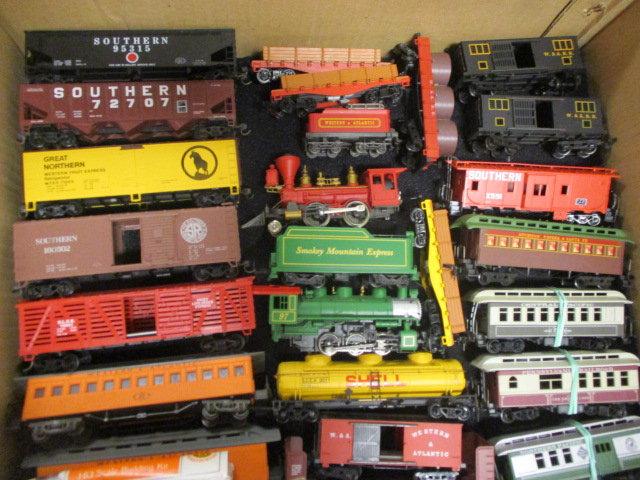 HO Scale Train Set - Tech MRC200 Controller, Bachman Engine, Lots of Train Cars and Track