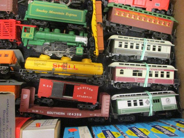 HO Scale Train Set - Tech MRC200 Controller, Bachman Engine, Lots of Train Cars and Track