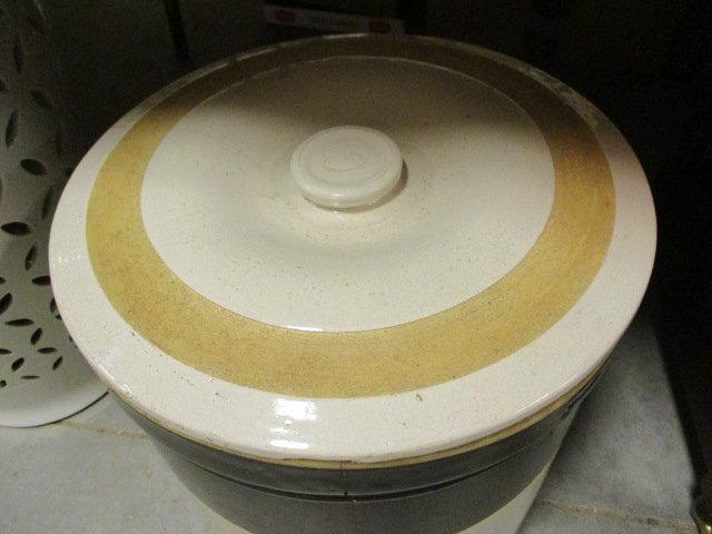 6 Gallon Lidded Pottery Crock