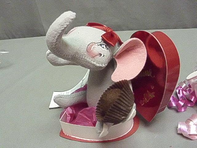 Annalee Dolls 1999 8" Viola In Her Valentine & 1999 3" Gift of Love Pkg Topper