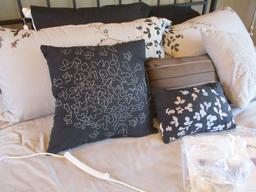 King Size Comforter Set with Decorative  and Bedding