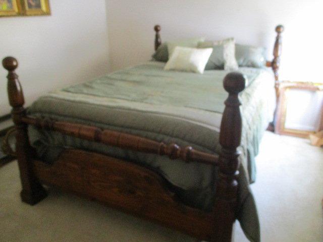 Queen Size Four Post Bed with Frame