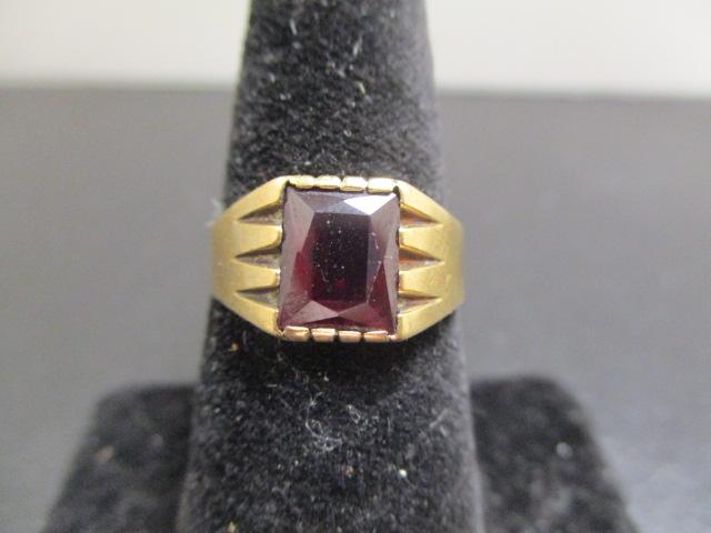 10k Gold Garnet Ring