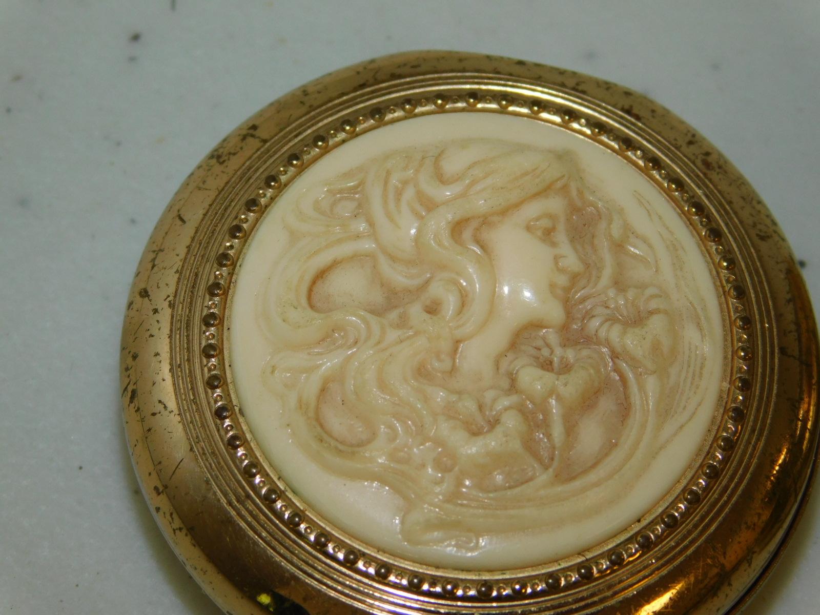 Cameo Compact & Pill Box