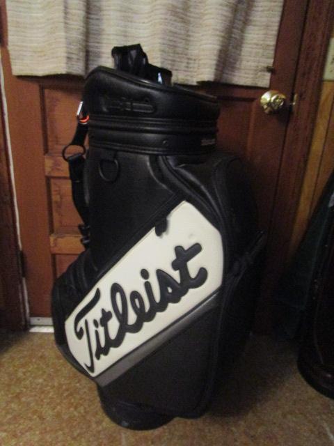 Black & White Titleist Golf Bag with Club Cover Up