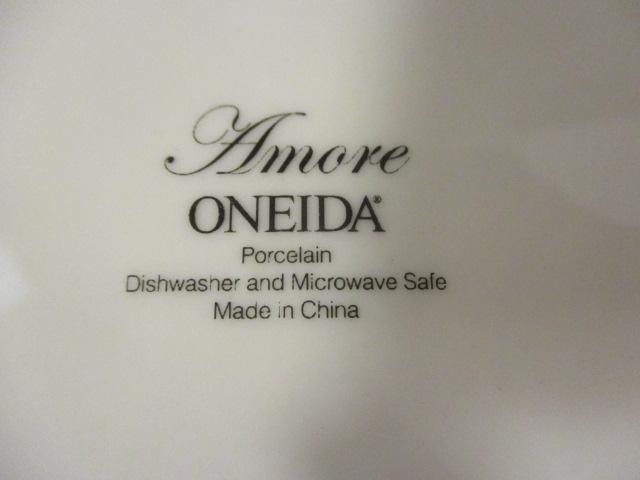 Oneida 'Amore' Porcelain 16 PC Dish Set