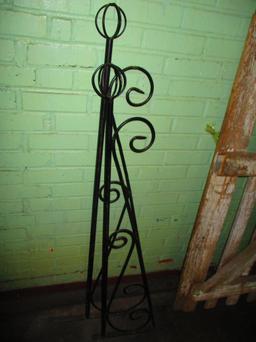 Black Wrought Iron Scrolled Wall Bracket