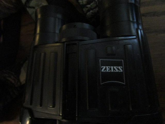 Zeiss T*P* 2191841 Binoculars with Crooked Horn Outfitters Bino-System Strap