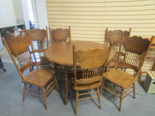 Round Table with Two Leaves and Six Oak Gingerbread Style Chairs