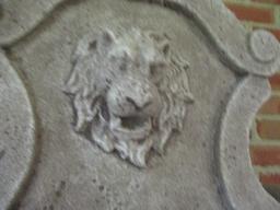 Light Weight Garden Fountain with Lion Head Design