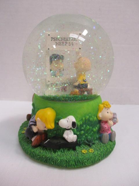 Westland Giftware Peanuts Musical Snow Globe "The Doctor is In"