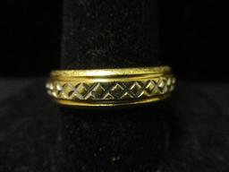 14k Gold Man's Band Ring w/ "X" Design- Size 11