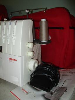 Bernina 800DL Overlocker/Serger, Carry Bag and Instructions