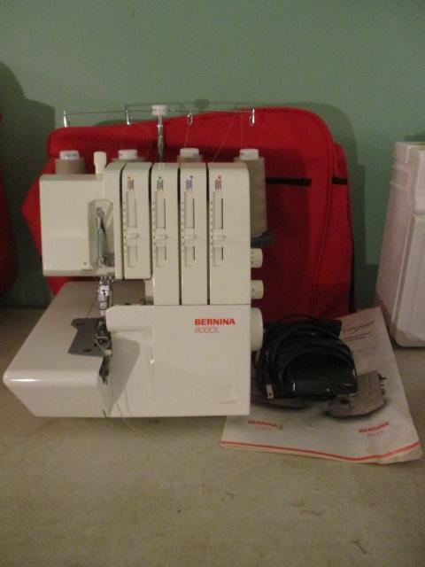 Bernina 800DL Overlocker/Serger, Carry Bag and Instructions