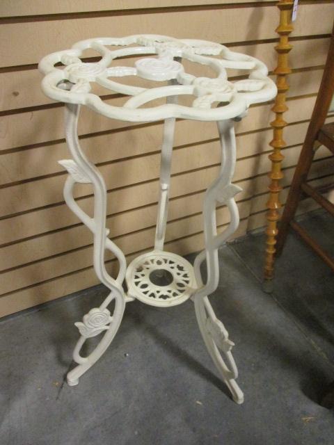 Coated White Cast Metal Stand/Pedestal