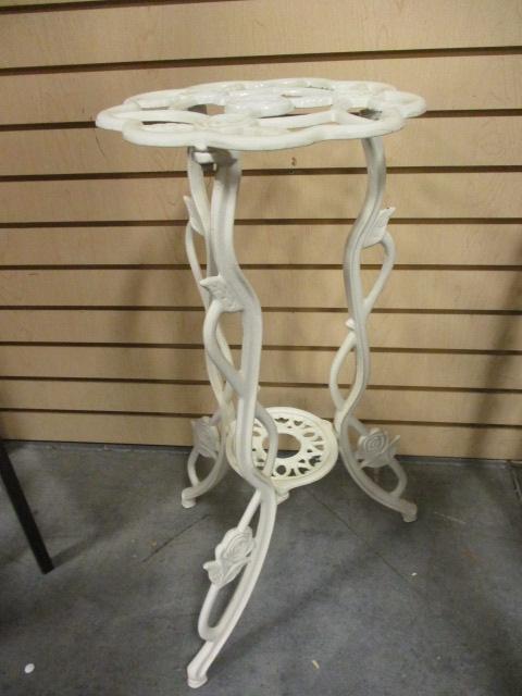 Coated White Cast Metal Stand/Pedestal