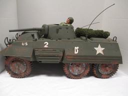 2000 Hasbro US  B2 War Tank with 1996 Hasbro G.I. Joe Action Figure Dressed