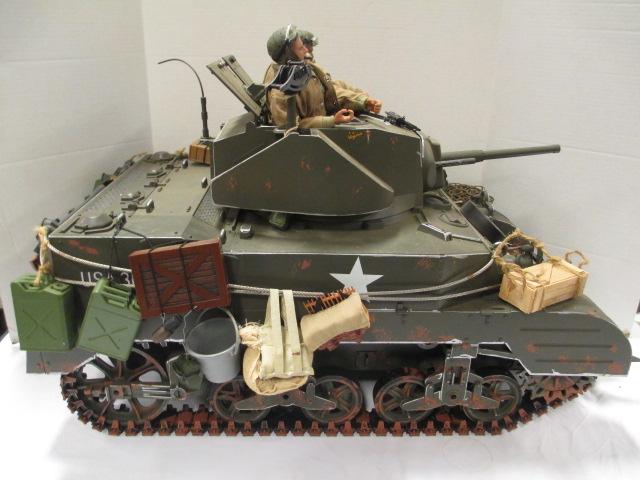 2000 21st Century Toys US Army War Tank with Three Action Figures