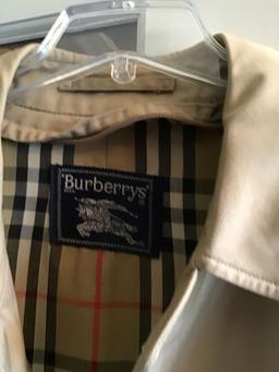 WOMANS BURBERRY VINTAGE TRENCH COAT