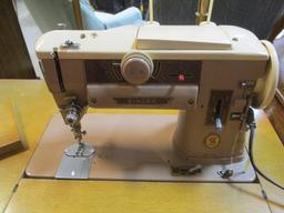 Singer 401A Sewing Machine in Wood Cabinet