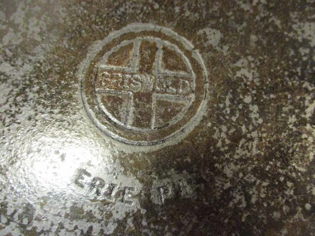 Vintage Griswold #7-701 10" Cast Iron Skillet