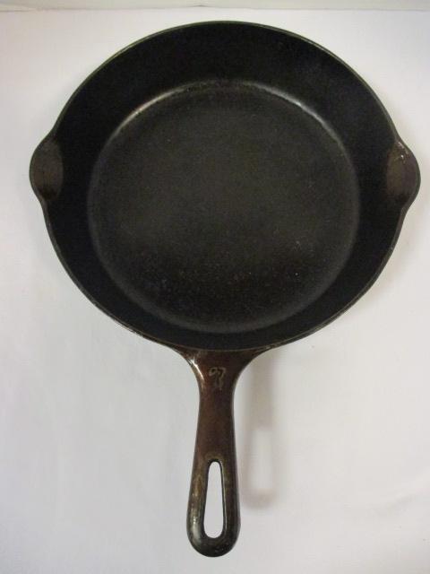 Vintage Griswold #7-701 10" Cast Iron Skillet