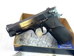 1974 Smith & Wesson Model 39-2 Blued 9MM Semi-Automatic Pistol in Original Box