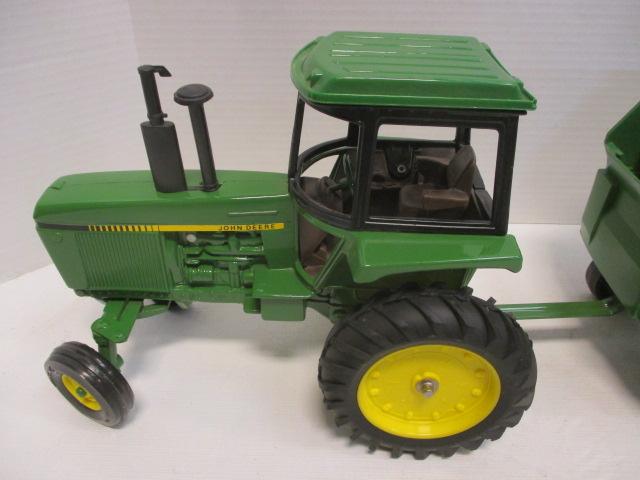 Ertl John Deere Tractor And Harvester