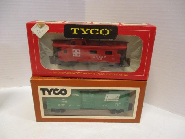 Tyco HO Scale Electric Train Cars And Controller