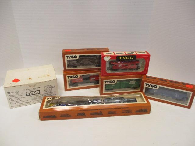 Tyco HO Scale Electric Train Cars And Controller