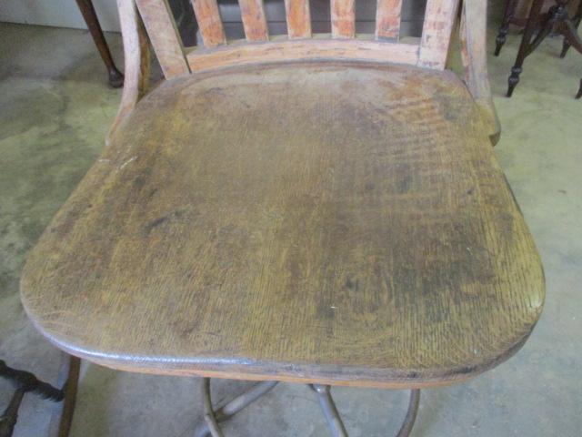 Antique Oak Swiveling Chair