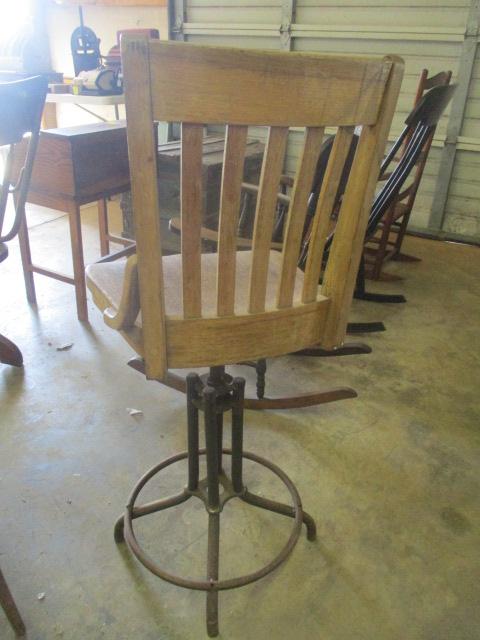 Antique Oak Swiveling Chair