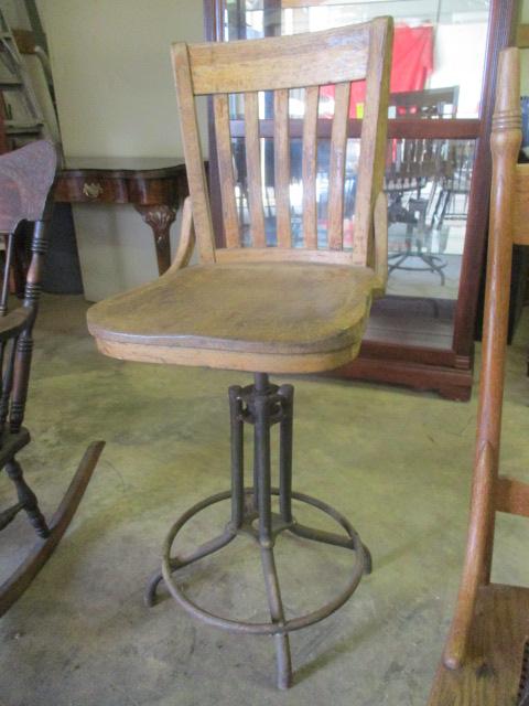 Antique Oak Swiveling Chair