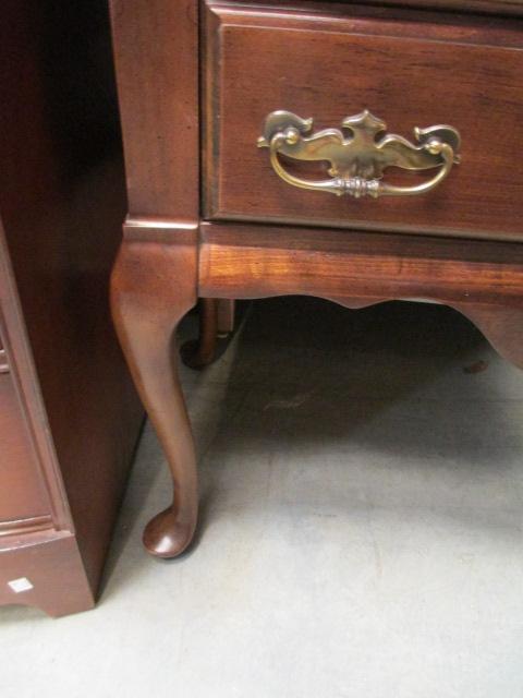 Mersman 2-Drawer Foyer Table With Shell Motif And Queen Anne Legs